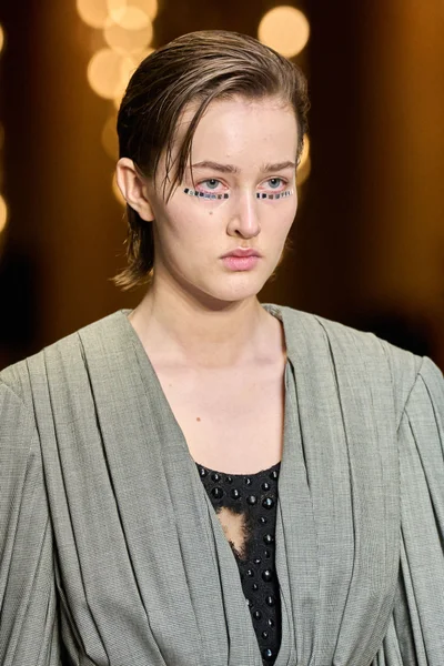 Look 1